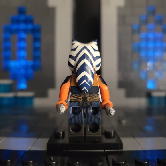 Custom LEGO Compatible Star Wars Mandalorian Ahsoka Minifigure - Picture 3 of 7